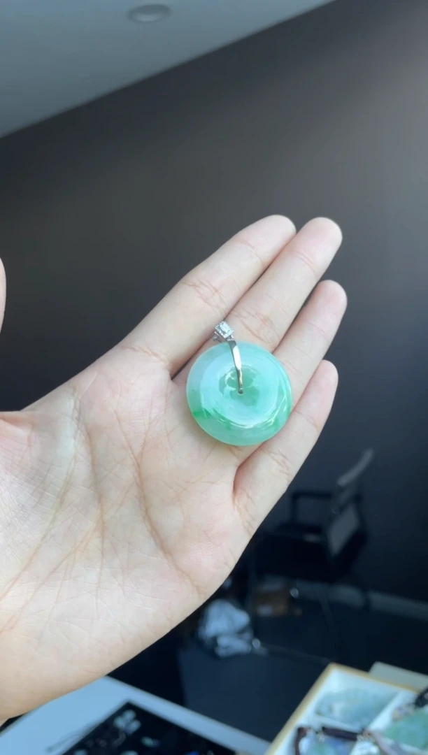 吊坠(不含链)18K金镶嵌翡翠M**姐天然缅甸A货翡翠