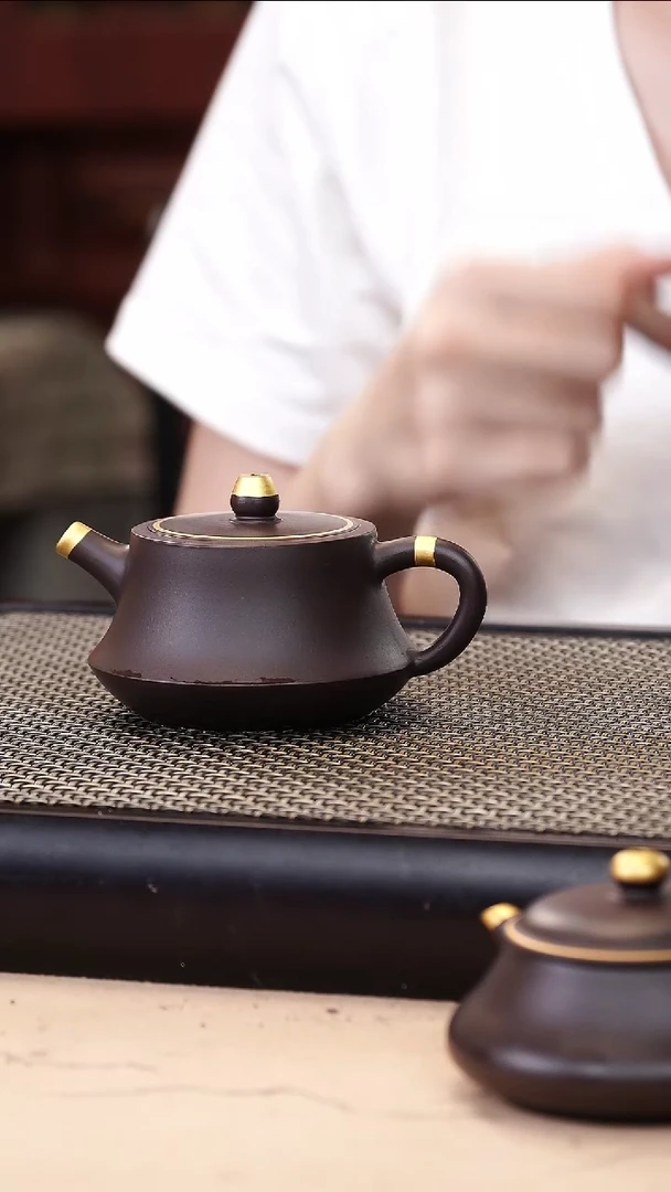 茶壶紫砂四号井茄皮紫泥描金柱础140cc