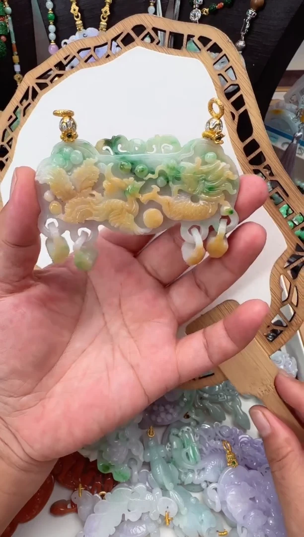 颈饰未镶嵌翡翠吊坠