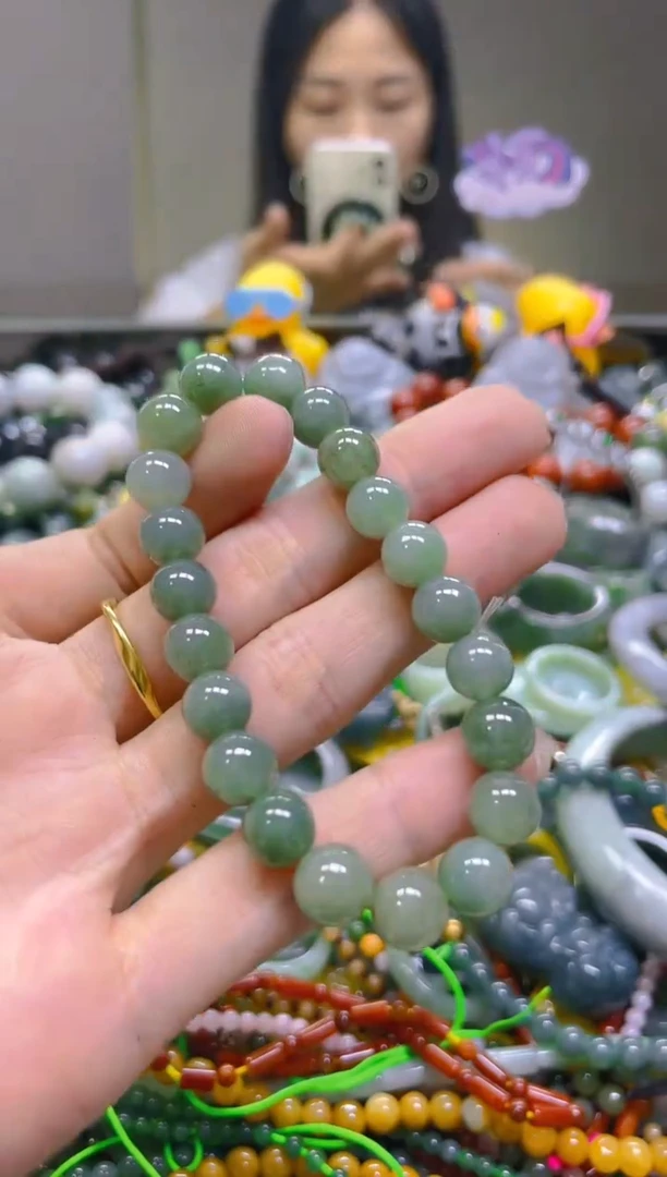 翡翠未镶嵌颈饰8MM/C/翡翠A货，一件也是批发价