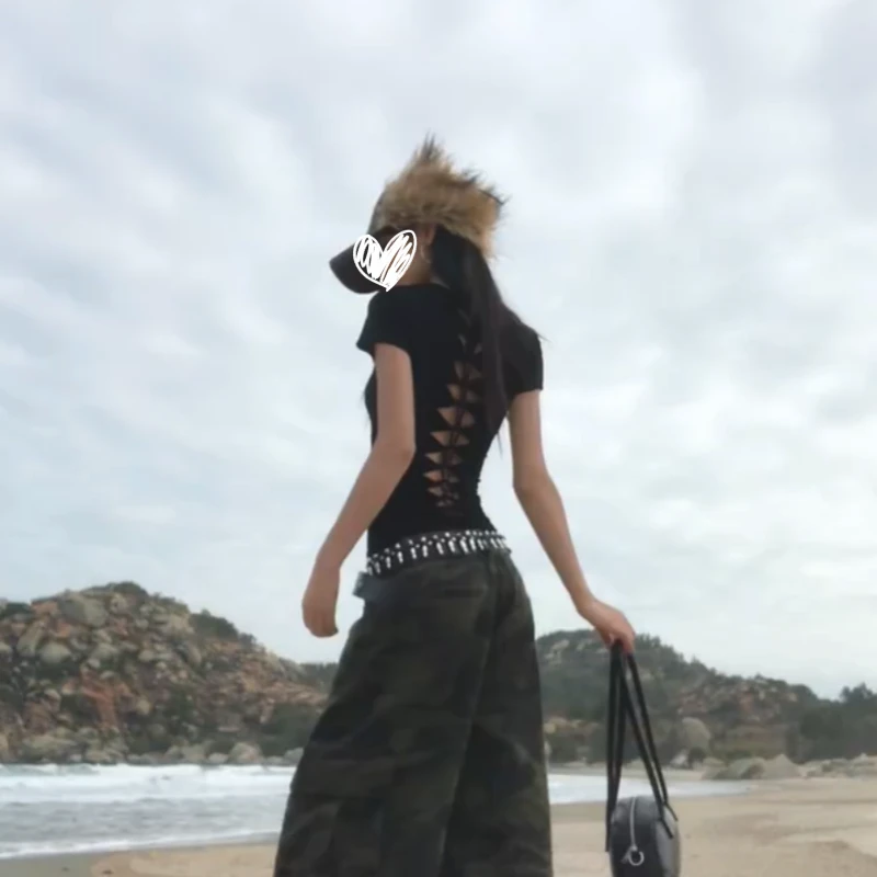 YIDENG辣妹性感后背独特镂空设计感别致收腰短袖2025复古修身上衣