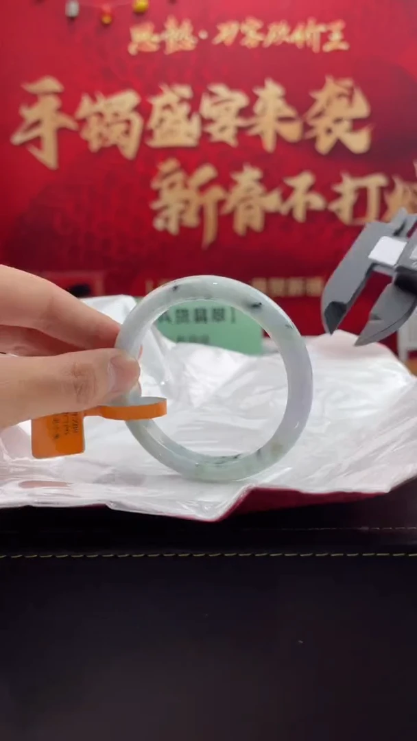 【闪购商品】翡翠手镯未镶嵌21翡翠手镯（微瑕）