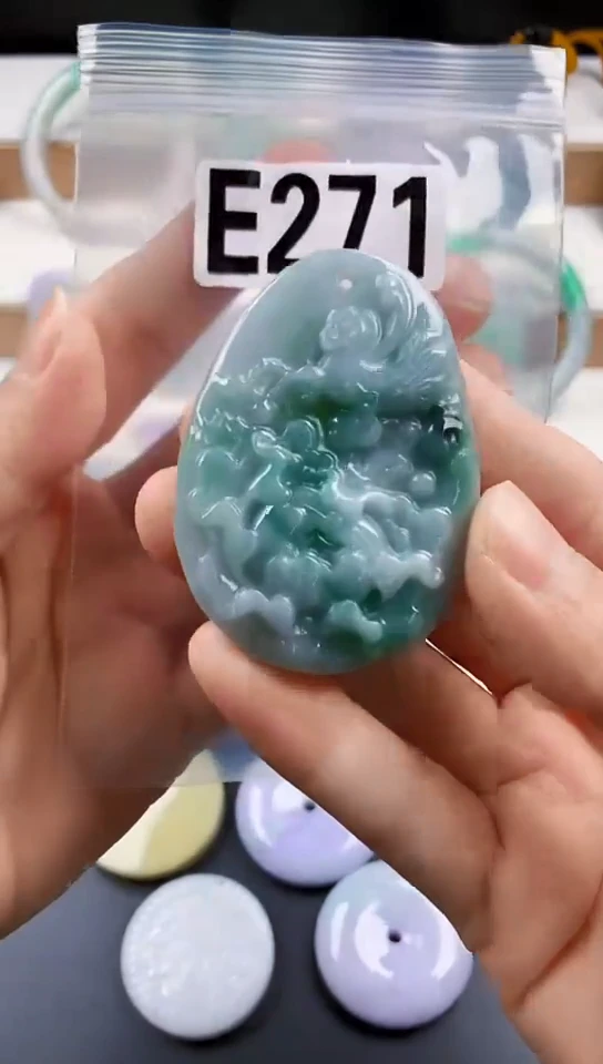 颈饰未镶嵌翡翠天然翡翠吊坠挂饰