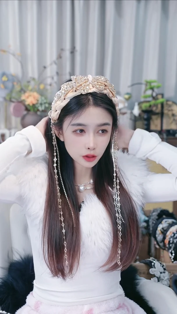 合金布艺巴洛克蝴蝶结流苏款