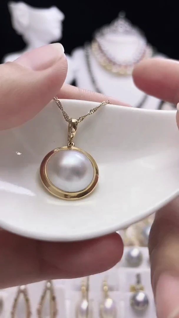 【闪购商品】拼合珍珠（马贝珠）颈饰18K金镶嵌海水马贝吊坠