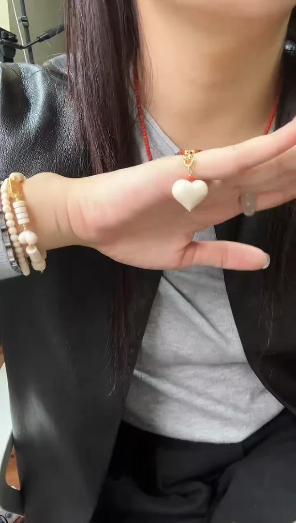 泥塑丫丫屁桃吊坠