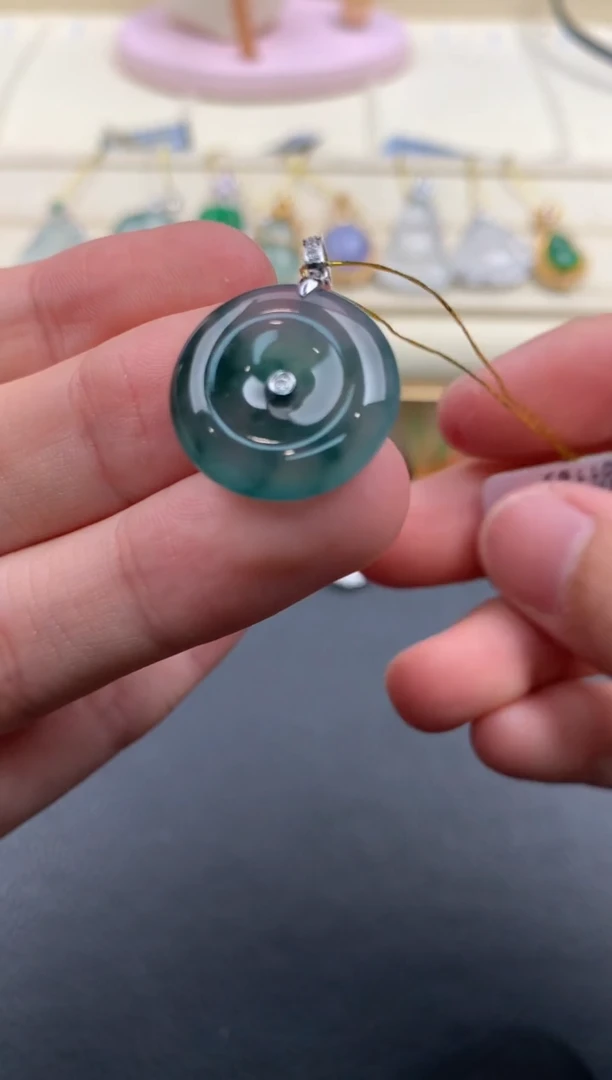 【闪购商品】翡翠颈饰18K金镶嵌A817