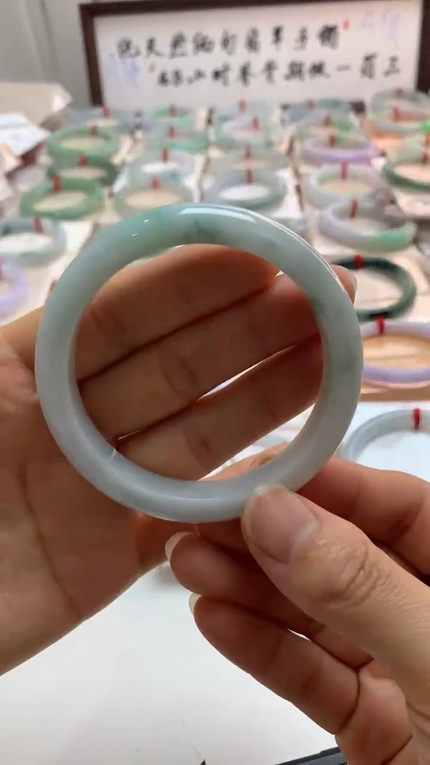 未镶嵌手镯翡翠56.7牛奶底飘花