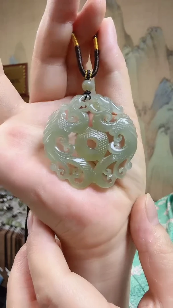 和田玉未镶嵌颈饰.