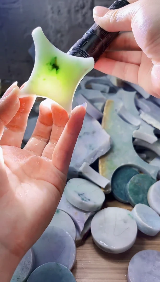 翡翠未镶嵌颈饰天然翡翠A货502