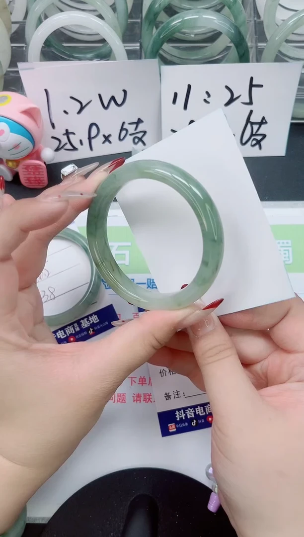 【闪购商品】石英质玉手镯未镶嵌a90