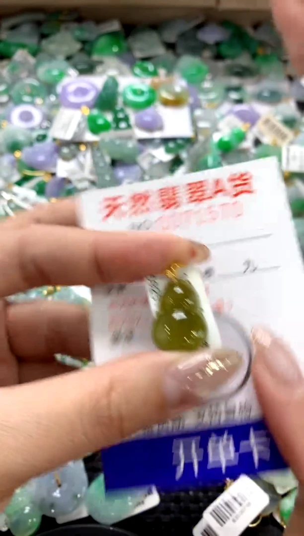颈饰18K金镶嵌翡翠1