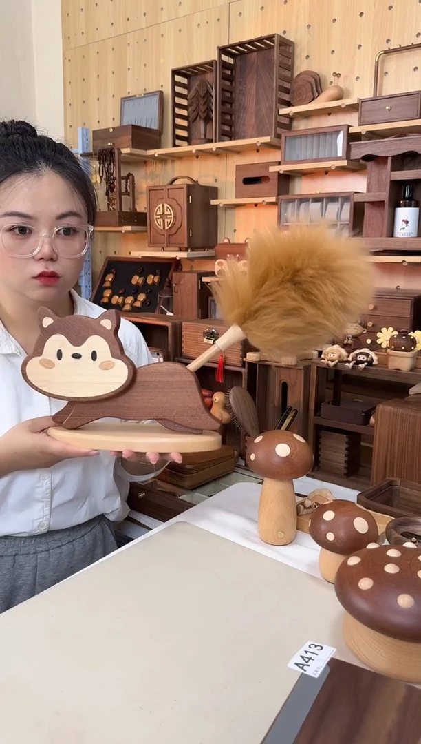 木乌檀木实木奔跑松鼠摆件