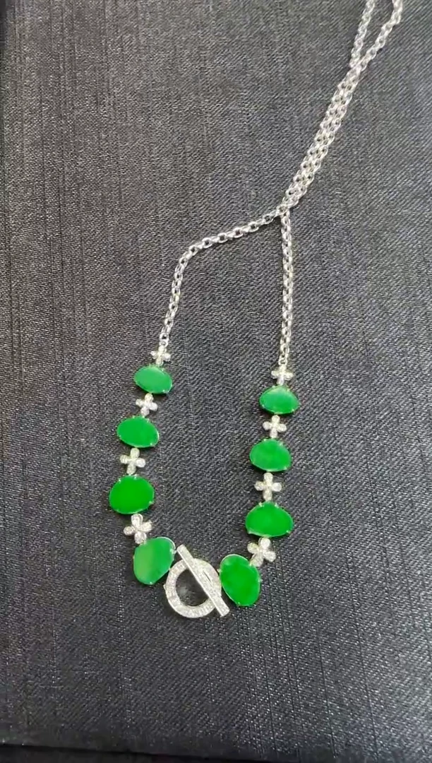 【闪购商品】翡翠套链18K金镶嵌553无事牌一条