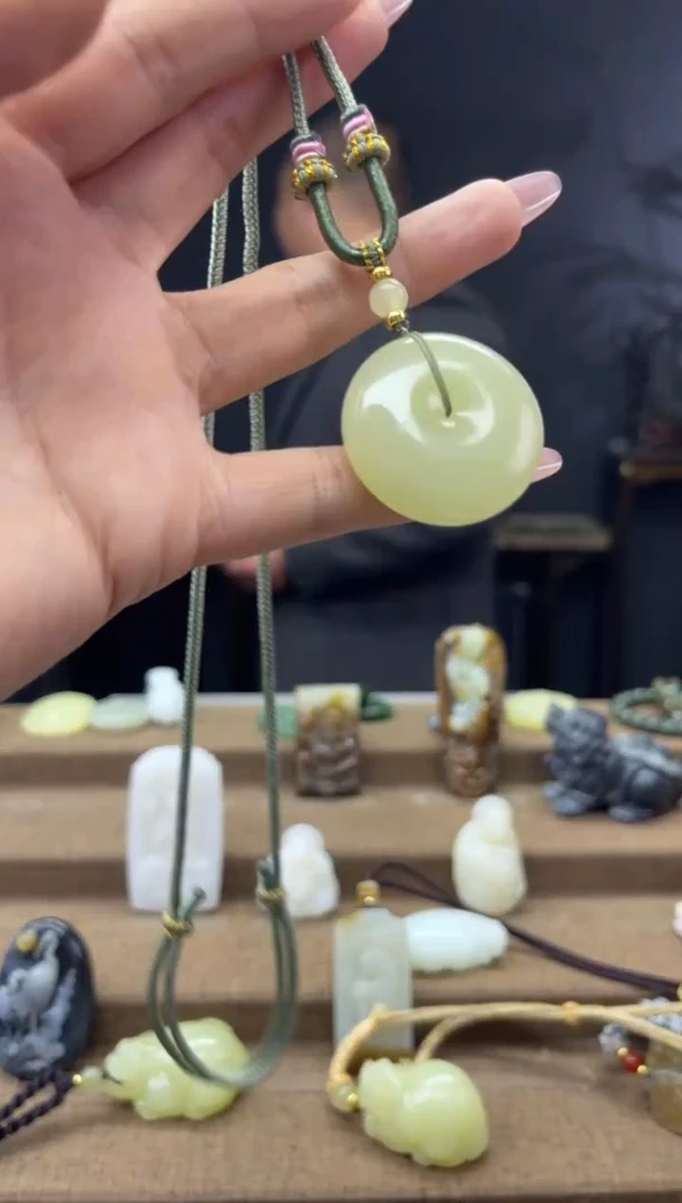 颈饰未镶嵌和田玉1