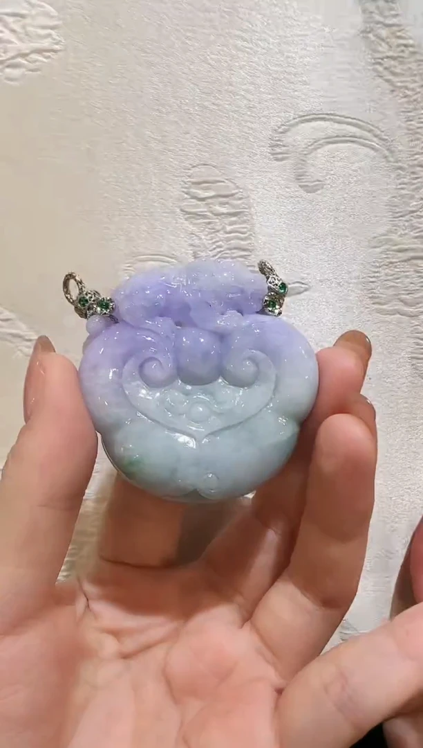 翡翠未镶嵌颈饰国风