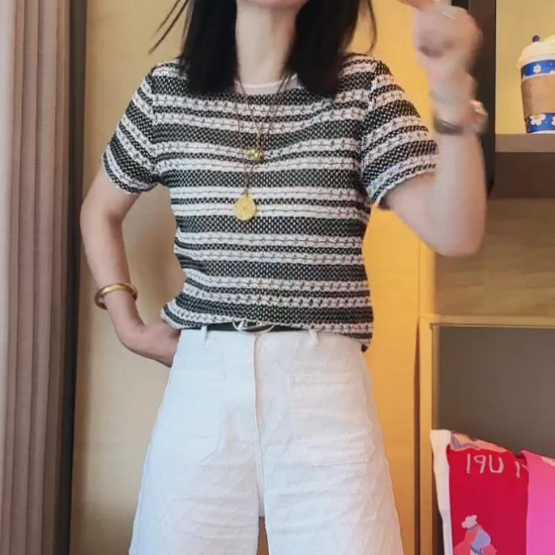 2025春季新款欧若风钩花镂空黑白条纹短袖上衣LK2502357