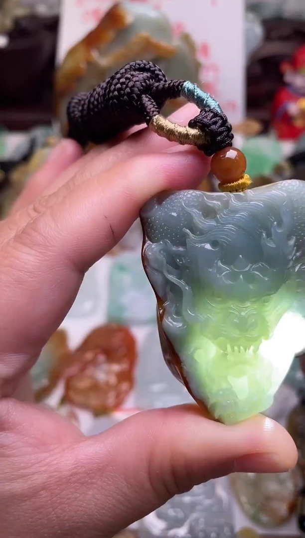 颈饰未镶嵌翡翠龙