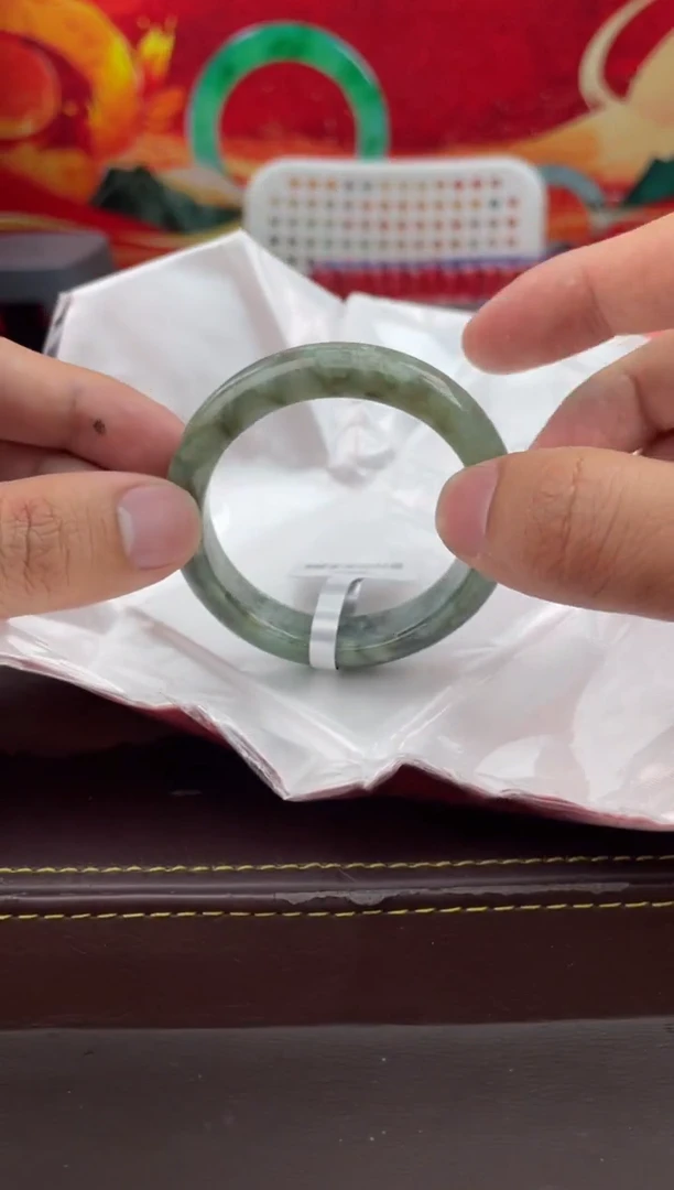 【闪购商品】翡翠手镯未镶嵌1翡翠手镯（微瑕）