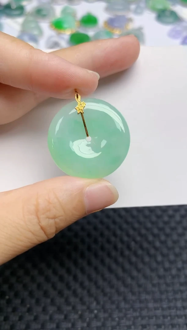 翡翠18K金镶嵌颈饰天然A货翡翠