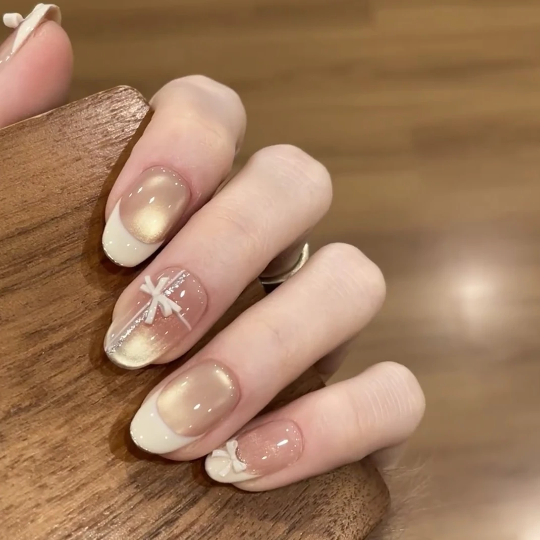 留洋千金美甲法式蝴蝶结奶白香槟猫眼小灯泡穿戴甲高级感气质短款