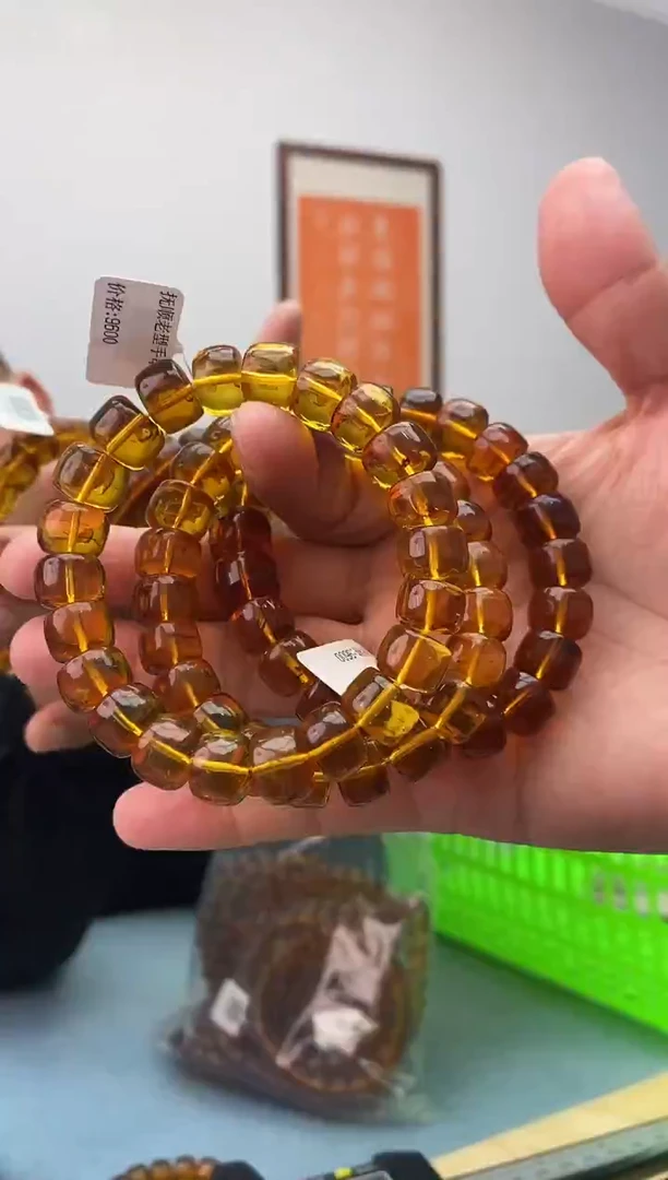 琥珀未镶嵌珠宝奇石抚顺金珀多样性发一件
