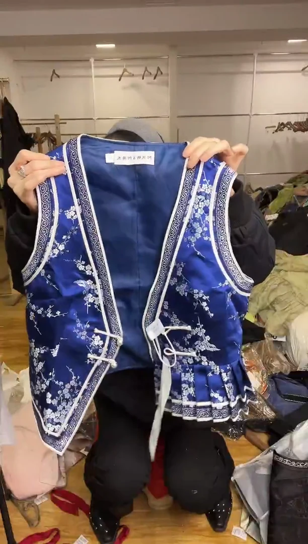 马甲       M码       80-105斤