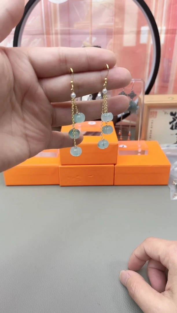 银S925镶嵌石英质玉（天山翠）耳坠m8001