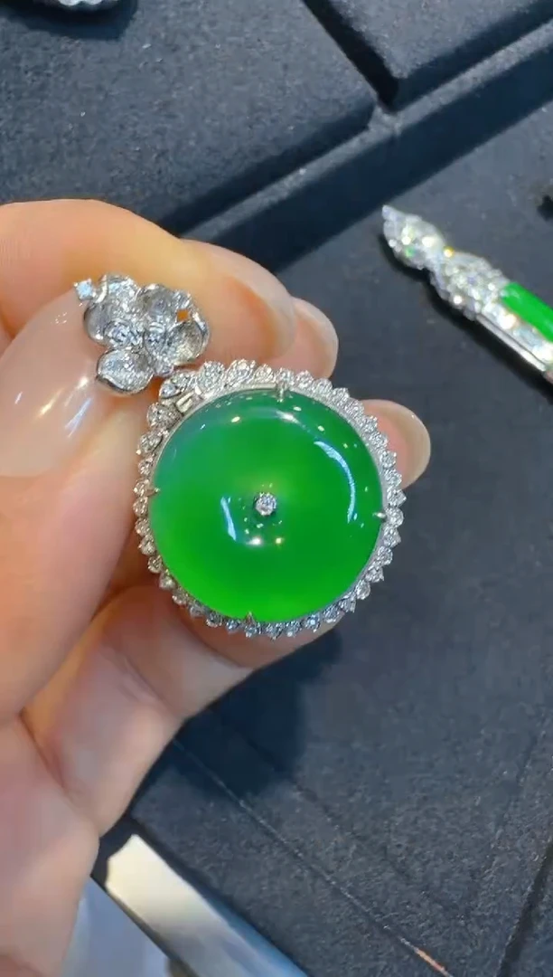 吊坠(不含链)18K金镶嵌翡翠多样性团购发一件