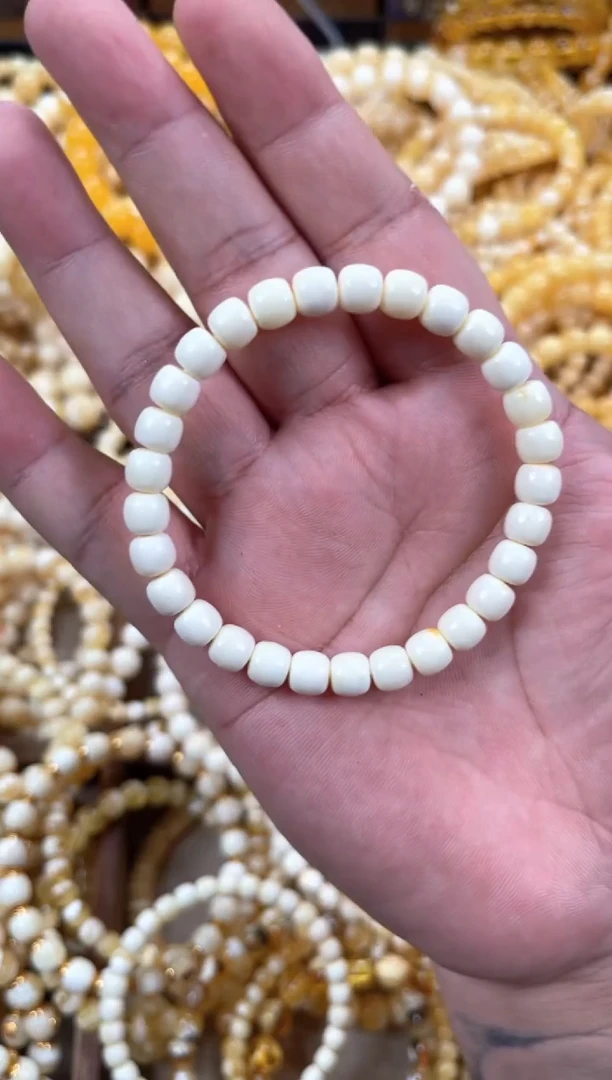 未镶嵌琥珀裸石C66  7左右