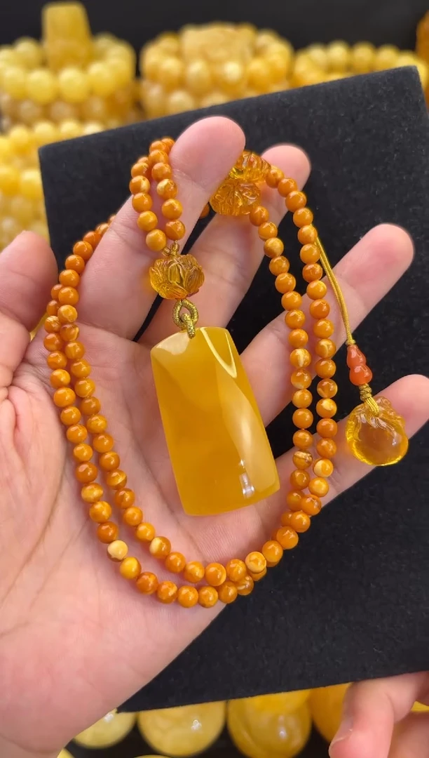 蜜蜡颈饰未镶嵌俄料蜜糖妖花平安无事牌