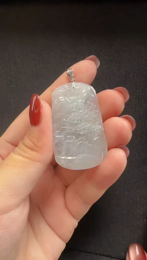 颈饰18K金镶嵌翡翠243山水牌一个