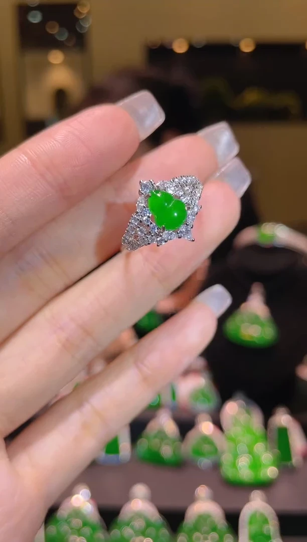 【闪购商品】翡翠吊坠(不含链)未镶嵌A44