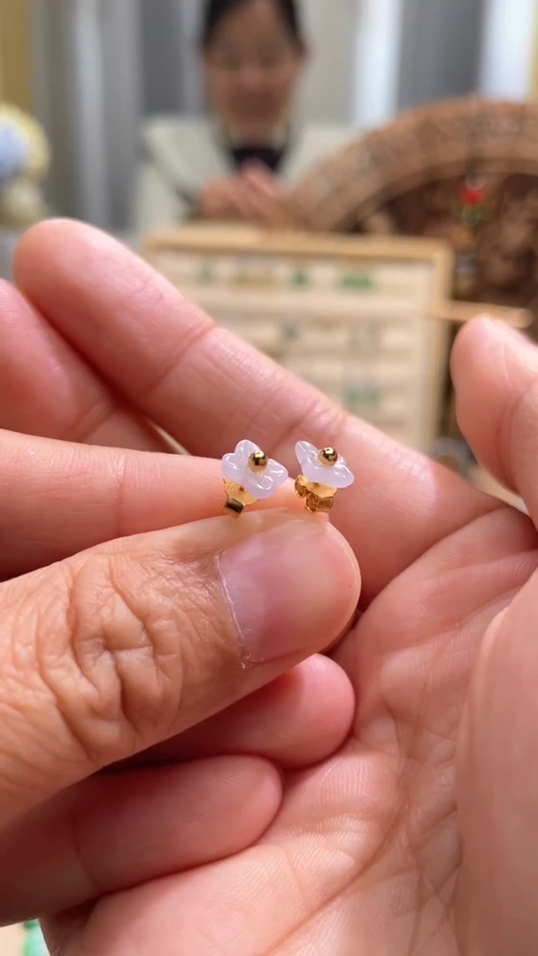 【闪购商品】翡翠颈饰未镶嵌花一对