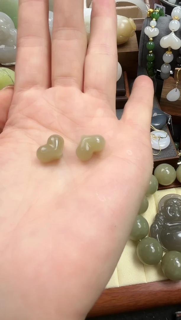 颈饰未镶嵌和田玉糖玉小屁桃卡13mm