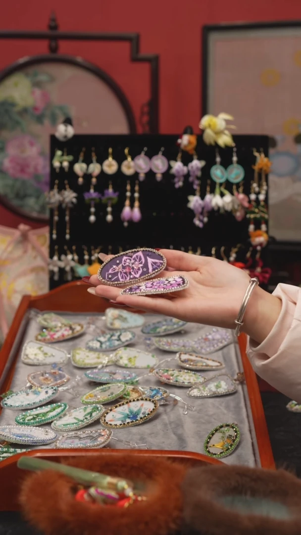 刺绣非遗绒花苏绣饰品