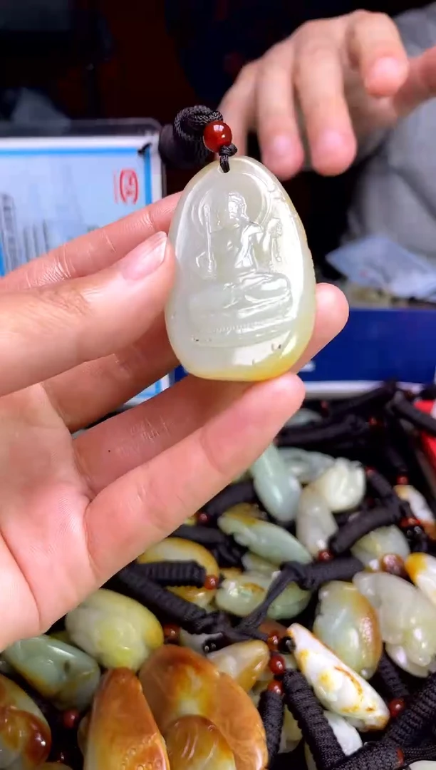 和田玉未镶嵌颈饰1