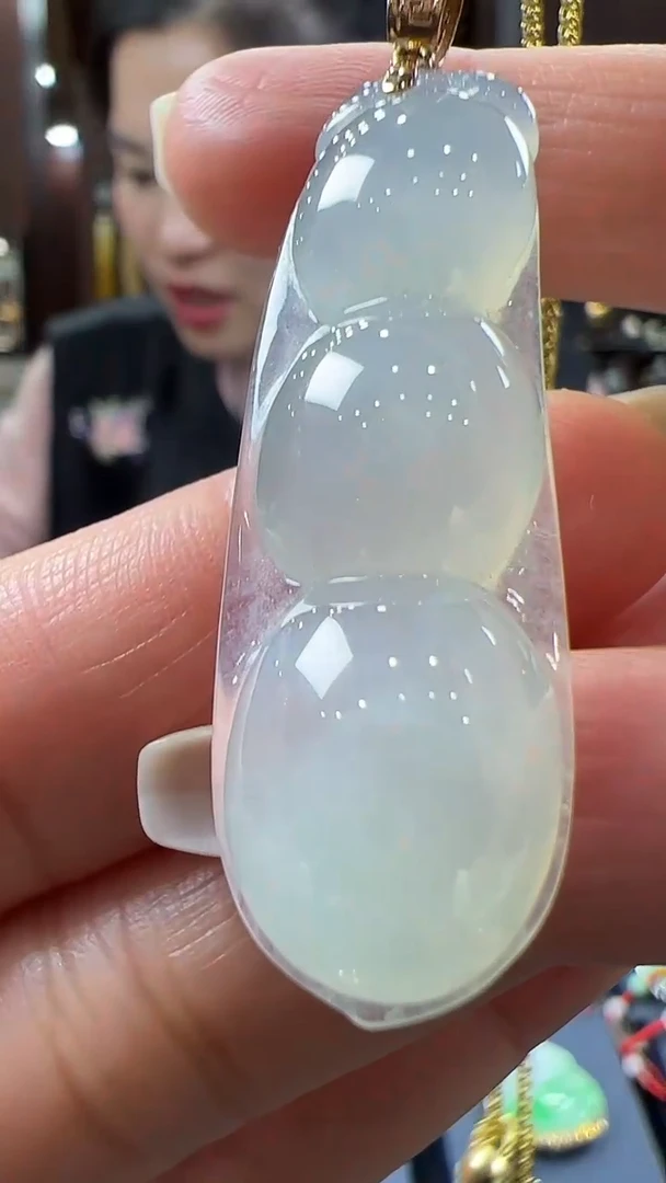 【闪购商品】翡翠挂件18K金镶嵌豆子不含链