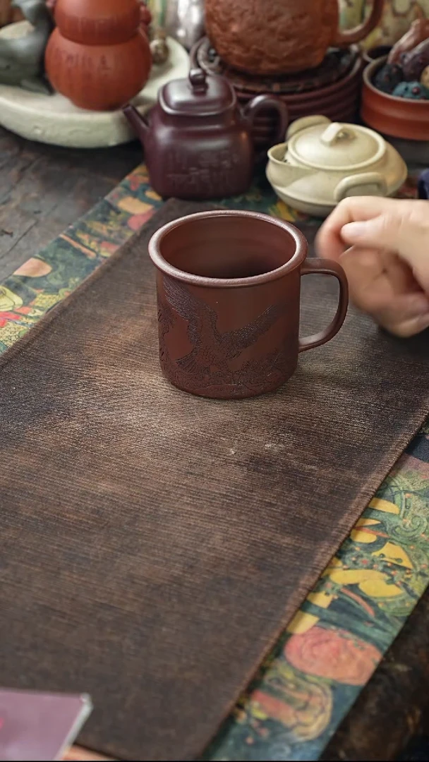 刻绘老鹰紫砂手把杯