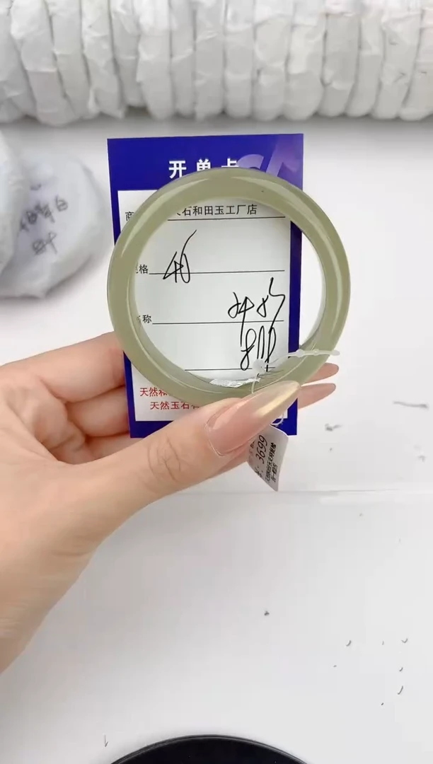 和田玉手镯未镶嵌45颜色微差无瑕疵