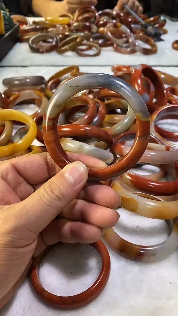 未镶嵌石英质玉（黄龙玉）手镯黄龙玉手镯60圈口