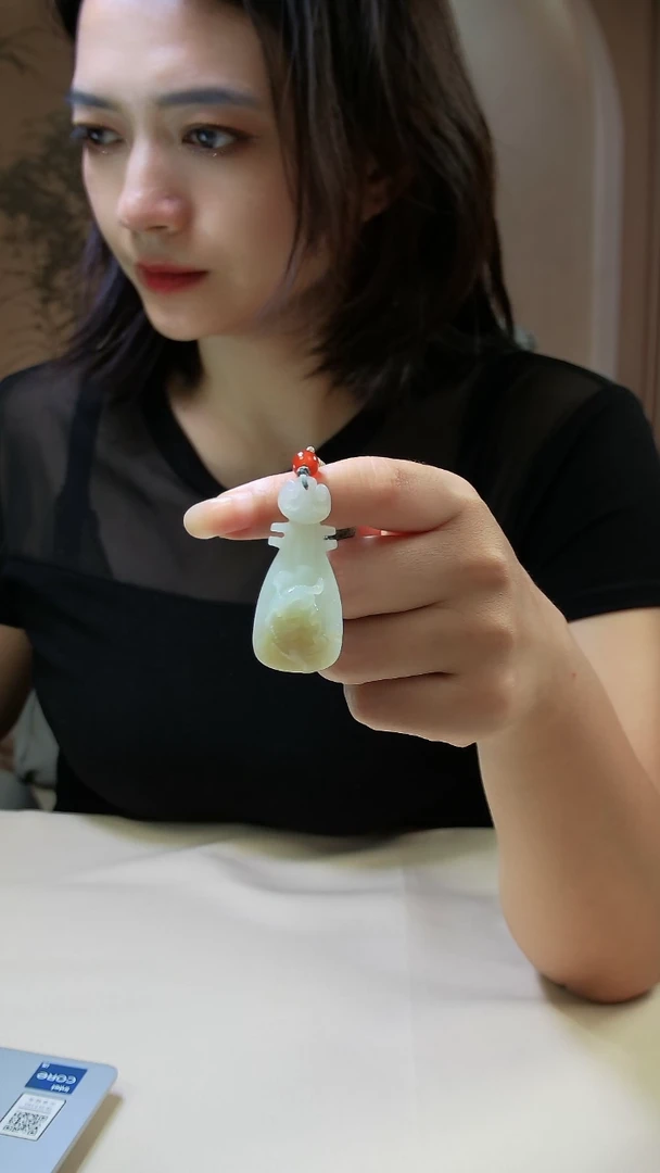 和田玉未镶嵌颈饰吊坠