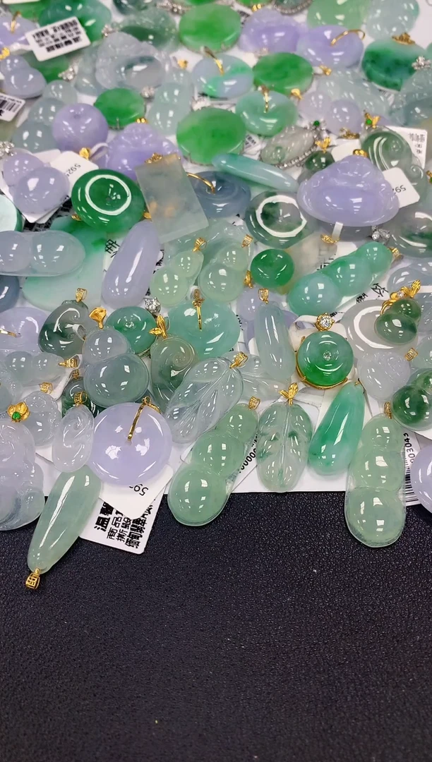 颈饰18K金镶嵌翡翠a货假一赔三支持复检百元上9元证书费自理