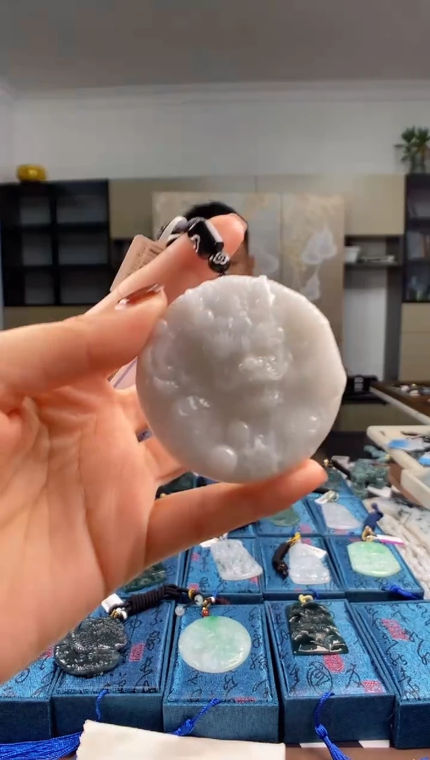 颈饰未镶嵌翡翠多样性发其一