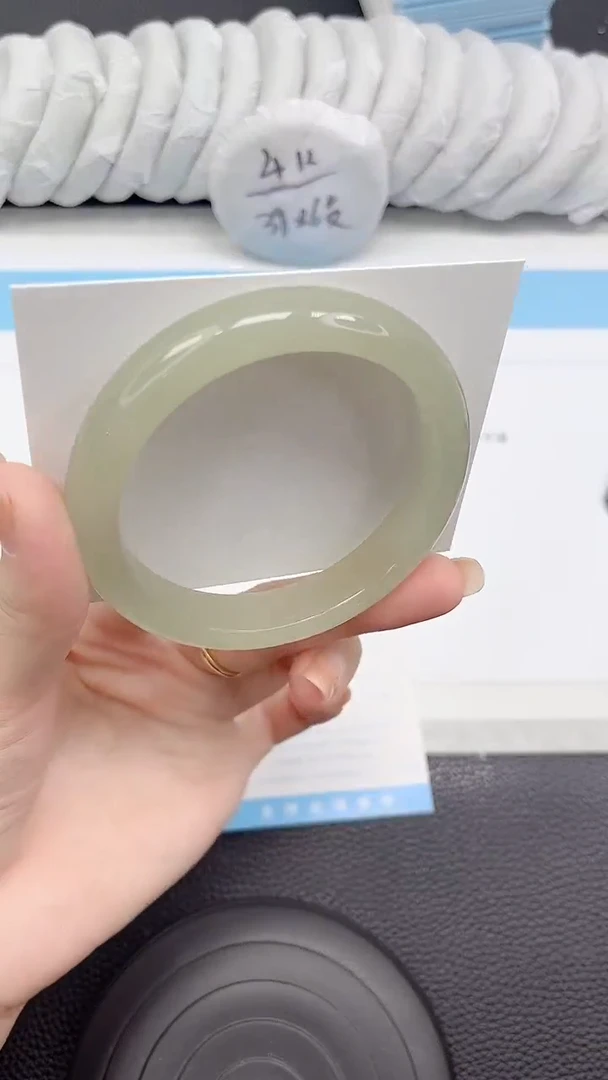 未镶嵌手镯石英质玉56-60.4