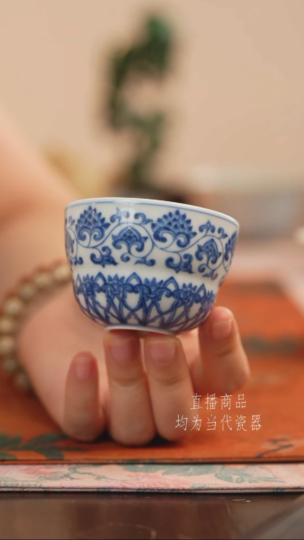 松风馆藏缠枝莲葫芦杯