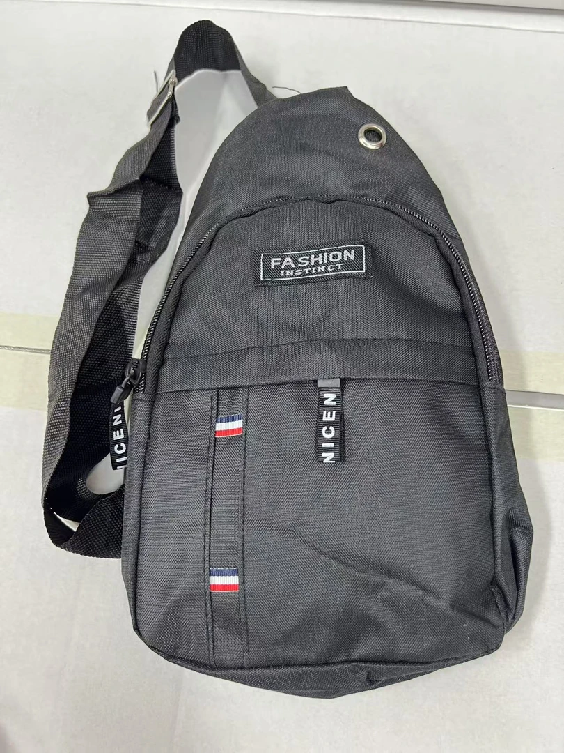 高颜值男士挎包ds