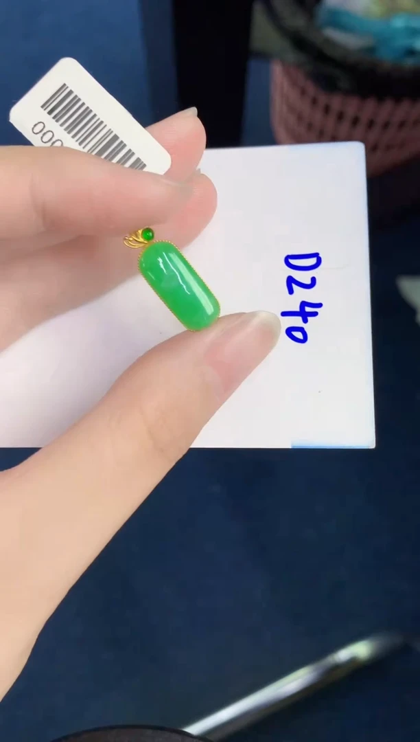 翡翠18K金镶嵌颈饰天然翡翠緬甸A貨