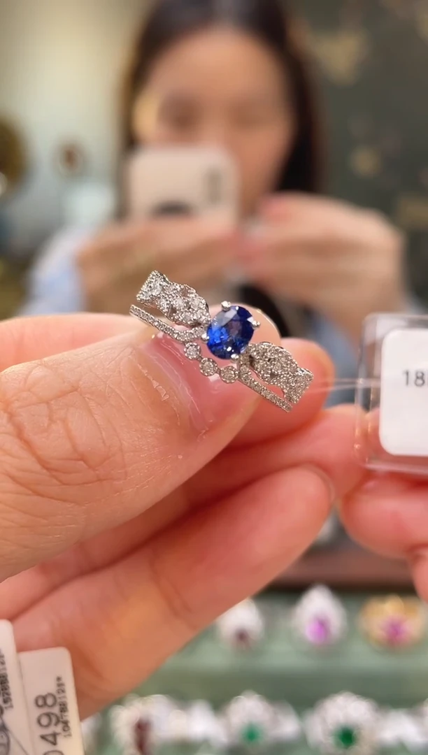 戒指蓝宝石18K金镶嵌主石：0.58ct