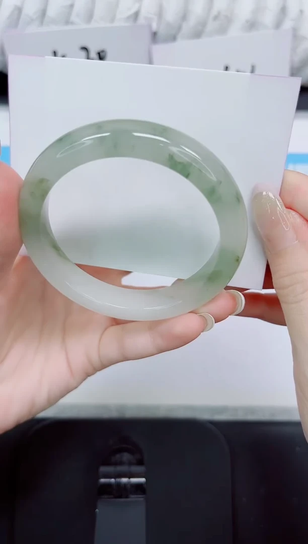 石英质玉手镯未镶嵌59